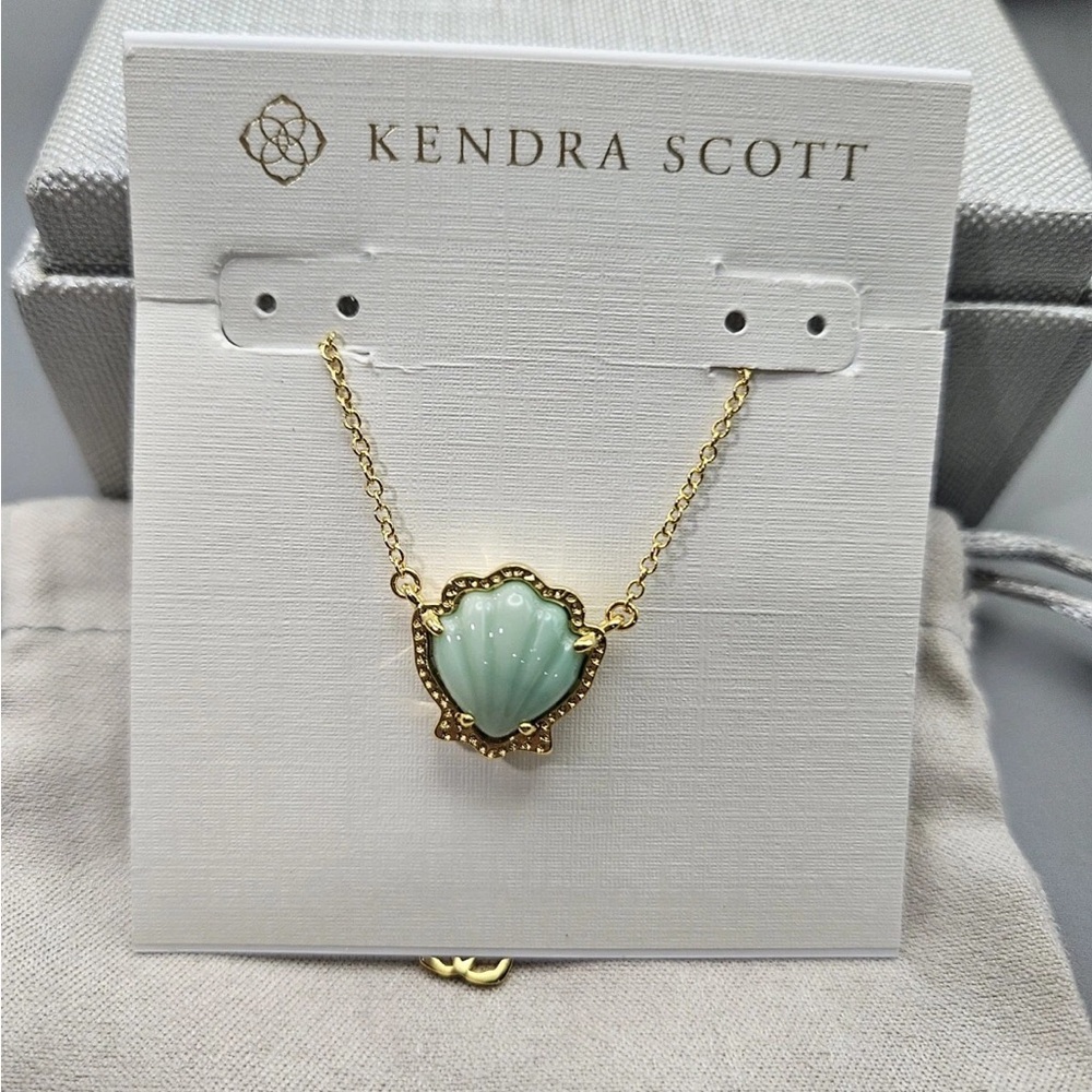 Kendra Scott Brynne Gold Shell Short Pendant Necklace in Sea Green Chrysocolla - Picture 3 of 10